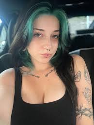 أنا لا أعرفك ولكني فخور بك جدا! هذا إنجاز مذهل، وآمل أن تكون فخورًا بنفسك  أيضًا! ♥️