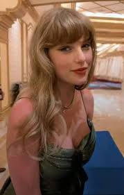 Taylor Swift and her meow 😍❤