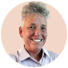 Vicki Marsh's Instagram, Twitter & Facebook