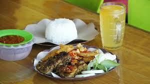 Sambal luat merupakan sambal tradisional yang berasal dari daerah nusa tenggara timur yang memiliki rasa pedas dan asam serta aroma yang. Ayam Bakar Sambal Goang Jadi Andalan Rumah Makan Radja Ayam Bakar Balikpapan Begini Rasanya Halaman 2 Tribun Kaltim