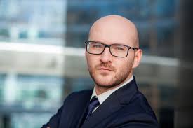 Bartosz Pawłowski awansowany, zajmie się pozyskiwaniem klientów i  komunikacją Kochański & Partnerzy