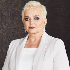 Linda Taulbee's Instagram, Twitter & Facebook