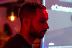 Mohamed Ali Oukassi: e-commerce, Onlinehandel