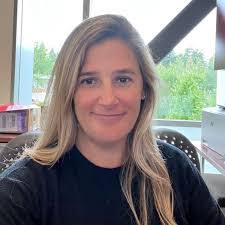 Gina Hendricks's Instagram, Twitter & Facebook