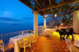 A Romantic Dinner In Sorrento At Bellevue S Restaurant Italy Restaurant Bellevue Syrene Pergola Plans