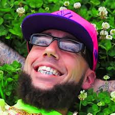 So it's begun 🍁🍂🌾🧡🌾🍂🍁🖤🌾🍁🍂🍃🧡🍁🍃🍂🌾🖤🌾🍁🍂🍃🧡