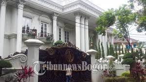 Kau tahu rumah ini adalah rumah yang paling mewah pernah, itu milik sheikh zayed bin sultan al nahyani. Mengintip Rumah Mewah Bos First Travel Yang Dikira Warga Tempat Tinggal Pejabat Tribunnews Com Mobile