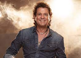 Carlos vives was born on august 7, 1961 in santa marta, departamento del magdalena, colombia as carlos alberto vives restrepo. Music Stars Making A Social Impact Why How Carlos Vives Is Helping To Change Our World By Edward Sylvan Ceo Of Sycamore Entertainment Group Authority Magazine Medium