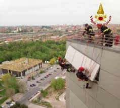 Si trova nella prima periferia di bologna, a poca distanza da porta san felice. Pompieri Acrobati Sull Ospedale Maggiore A Bologna Emilia Romagna Ansa It