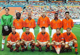 Hollanda'nın uefa uluslar ligi'nde 16 kasım'da fransa ve 19 kasım'da almanya ile yapacağı maçların kadrosu belli oldu. Ayaktakiler Oturanlar Hollanda 1998