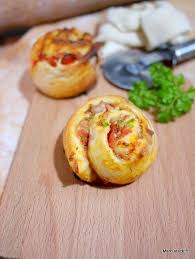 Pizza Roulee Au Thon A La Pate Magique Recette Pizza Roulee Alimentation Recette Facile