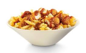 Faire chauffer dans une petite casserole, le consommé,le jus de citron, la moutarde de dijon et la cassonade. La Poutine Un Plat Devenu Culte Couleurs Quebec