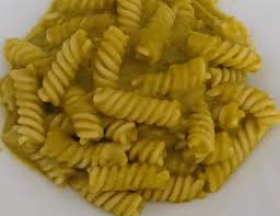 Scaldate in una padella un velo d'olio, versate le verdure, salate e pepate. Tengofame Fusilli Con Crema Di Zucchine E Carote