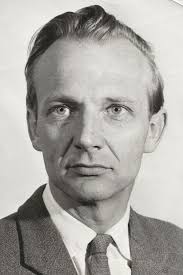 Christopher Layton, 93: Europhile and co-founder of a retreat near Dartmoor