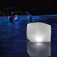 Intex easy set pool für ihren garten mit dem intex easy set holen sie sich ganz einfach das gefühl die geräumigeren intex gartenpool modelle bieten familie und gästen großzügigen platz um sich im. Intex 28694 Led Schwimmleuchte Licht Wurfel Fur Garten Und Pool