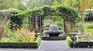 When you walk, you won't feel like animals are locked up, because everything is done well. Der Botanische Garten Der Universitat Leipzig