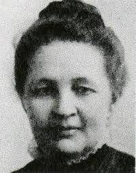 Ellen Moss's Instagram, Twitter & Facebook