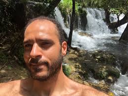 Hey family! 😎 My name is Danny and I am a fulltime world traveler for  about fourteen years. I've engaged in epic adventures, sailing across seas  and cycling across some countries. I've