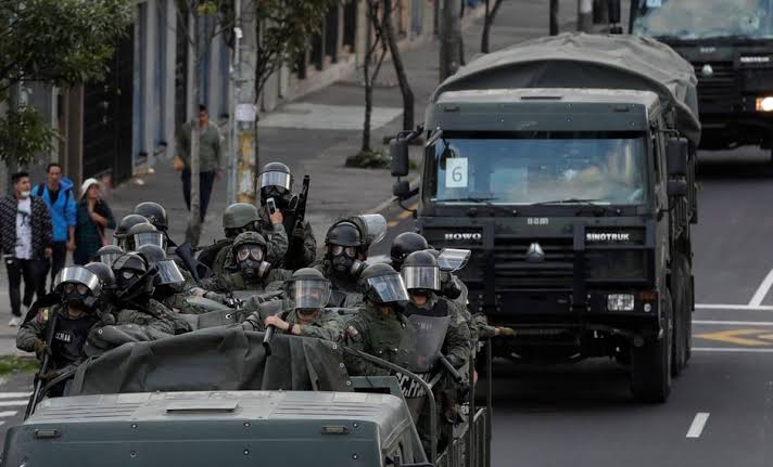 Resultado de imagen para toque de queda en Quito, ecuador