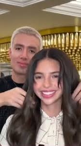 Christian Nodal es criticado por acompañar a Ángela al salón de belleza