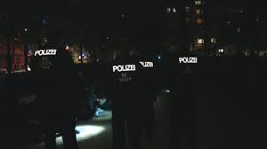 Toque de quedatoque de queda. Por Que El Rechazo Frontal En Alemania Al Toque De Queda Alemania Dw 16 04 2021