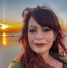 Darla Bowles's Instagram, Twitter & Facebook