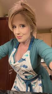 When the apron accidentally matches the dress; I love that aprons are  coming back! They never went anywhere for me. A dash of sugar and spice and  just a tad of femininity