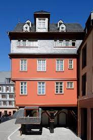 Und der blick durch die neugasse, die ihren bodenbelag und weitere details hat: Markt 17 Neues Rotes Haus Dom Romer