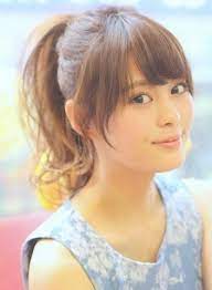 マフラーを巻いても髪型が崩れない 冬におすすめな可愛いアップヘアアレンジ集 ポニーテール 前髪 ポニーテール 髪型