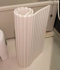 お風呂の蓋のカビは早めに処理 お風呂の蓋ってカビが生えますよね 我家は蛇腹のお風呂の蓋を使っていますが でこ 風呂蓋 重曹 お風呂 収納 アイデア