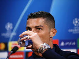 Обладатель пяти золотых мячей повторил упражнение на пресс 142 раза. Every Word From Cristiano Ronaldo S Juventus Press Conference Manchester Evening News