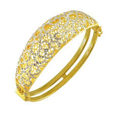 Gelang emas membuat wanita semakin percaya diri karena tampil menawan. Wah Chan Gold Jewellery Wah Chan Gold Jewellery