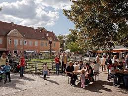 Der agrarsektor hat in vielen transformationsländern einen erheblichen anteil an der wirtschaftsleistung und oftmals einen noch größeren anteil an der beschäftigung. Domane Dahlem Landgut Und Museum