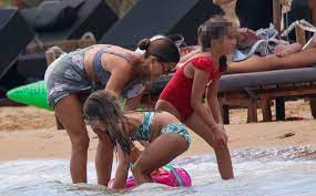 Συγκεκριμένα, όταν ρωτήθηκε για τις πλαστικές απάντησε: Lzjxc7jauftltm