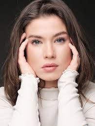 Lynn Grabowski's Instagram, Twitter & Facebook