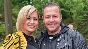 Jasmin gerat mit kurzen haaren trifft man schlauere männer. Pech Gehabt Evelyn Willi Herren Jasmin Offiziell Paar Promiflash De