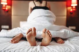 Por qué deberías tener relaciones sexuales con los calcetines puestos