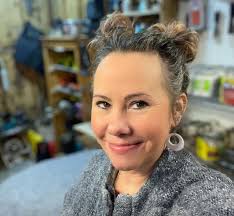 Ok.... seriously aging myself here. Who remembers Sally Field in The Flying  Nun? Tell me, the ears don't look like her hat (habit) 😂😂😂