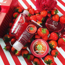 Pick The Perfect Gift This Season With The Body Shop S Strawberry Festive Picks Gift Set This Fabulous The Body Shop Gifts Body Shop Body Butter The Body Shop