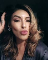 Hollie Corley's Instagram, Twitter & Facebook