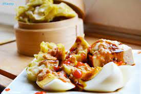 Siomay Or Batagor With Peanut Sauce And A Squeeze Of Lime Yummy Babi Asam Manis Makanan