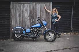 How To Vinyl Wrap A Motorcycle The Girl On A Bike