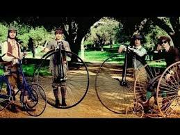That Green Gentleman By Panic At The Disco From Their Album Pretty Odd And For All Of Those With Younger Siblings Disco Panic At The Disco Disco Music