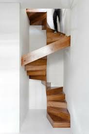 Platzsparende Treppen 32 Innovative Ideen Wendeltreppe Innen Dachbodenausbau Treppe Moderne Treppen