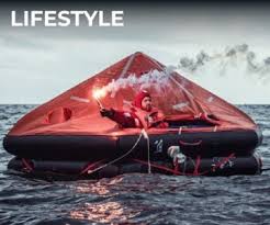 White schooner by Fran Silvestre Arquitectos