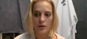 Quelques bidouilles, et son clébard se retrouve à danser dans les bras de leonardo dicaprio. Marie Papillon La Cherie D Angele Devoile Sa Coiffure Explosive Mce Tv