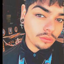 I just posted this twice because I don't know if it got published, but I  need someone who knows how to do make up