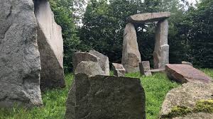 Official account of stonehenge in wiltshire. Niederbayerisches Stonehenge In Velden Sonnwende Wie In Grossbritannien Niederbayern Br24 Br De