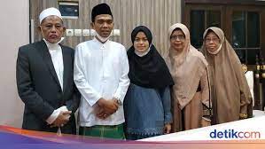 Check spelling or type a new query. Uas Undang Bupati Jombang Dan Pengasuh Ponpes Ke Resepsi Pernikahan