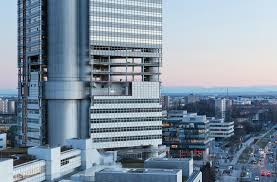 Ins spatenhaus geht der münchner mit seiner familie, hier führt er geschäftspartner hin, lädt zu festlichem anlass. Hvb Tower In Munchen Gebaudetechnik Buro Verwaltung Baunetz Wissen